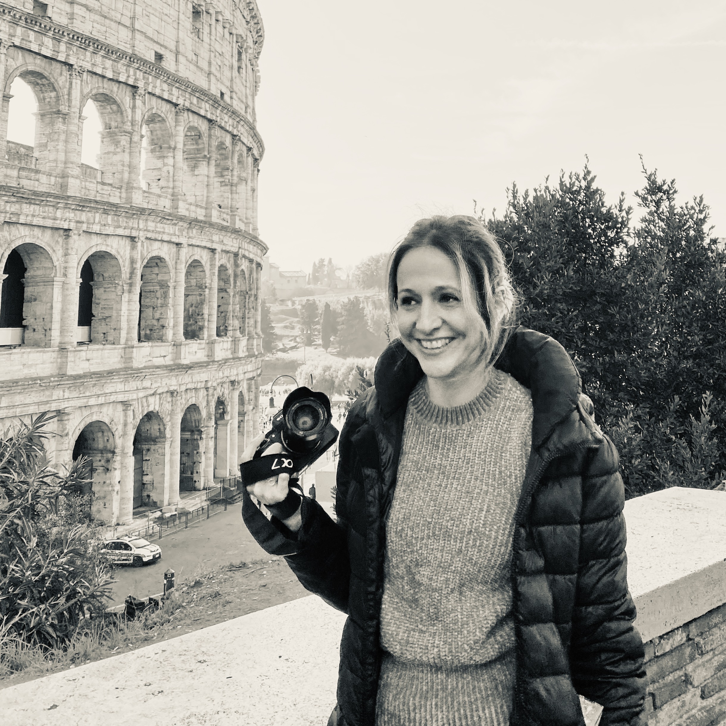 nna Nagy stands in front of the Colosseum. As a professional photographer in Rome, she captures the city's essence through her lens.