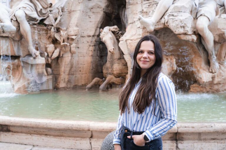 Photoshoot at Piazza Navona with young lady