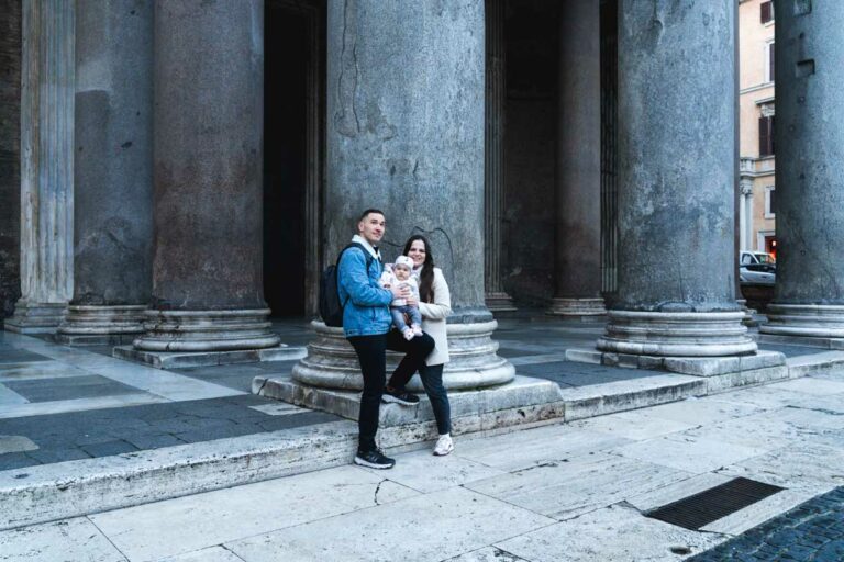 Family photoshoot in Rome, at the Pantheon